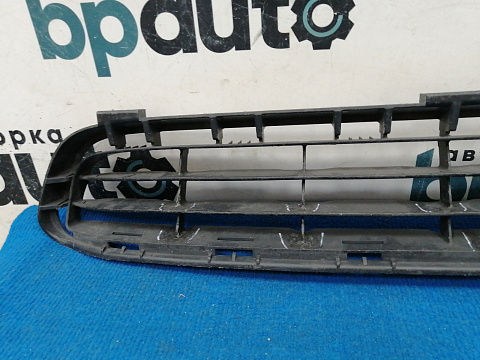 Фотография детали AA037730; Решетка переднего бампера (53112-33030) для Toyota Camry 40 (2006 — 2010)/БУ; Оригинал; Р1, Мелкий дефект; . Фото номер 3