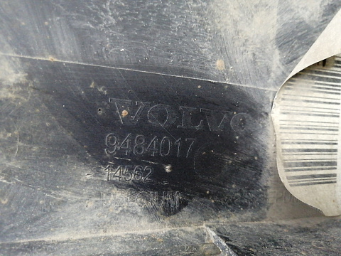 Фотография детали AA026733; Бампер передний; под омыват. (9484017) для Volvo S60 I (2000-2004)/БУ; Оригинал; Р1, Мелкий дефект; . Фото номер 16