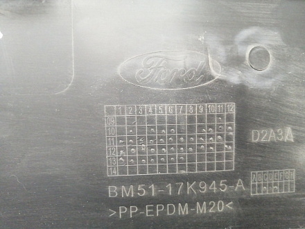 AA032239; Решетка переднего бампера центральная, матовая (BM51-17K945-A) для Ford Focus/БУ; Оригинал; Р1, Мелкий дефект; 