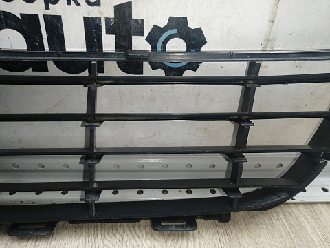 Фотография детали AA045113; Решетка переднего бампера (5K0853677) для Volkswagen Golf/БУ; Оригинал; Р1, Мелкий дефект; . Фото номер 19