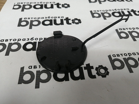 Фотография детали AA045667; Заглушка букс. крюка переднего бампера (8T0 807 241 A) для Audi A5/БУ; Оригинал; Р0, Хорошее; . Фото номер 2