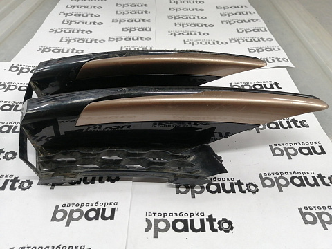 Фотография детали AA045547; Решетка переднего бампера левая (J8A2-17E852-AB) для Land Rover Range Rover Velar L560 (2017 - 2023)/БУ; Оригинал; Р1, Мелкий дефект; . Фото номер 4