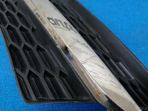 Фотография детали AA016648; Решетка радиатора левая (53106-42010) для Toyota Rav4 40 (2013 — 2015)/БУ; Оригинал; Р1, Мелкий дефект; . Фото номер 6