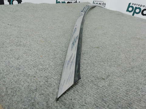 Фотография детали AA004711; Молдинг передней левой двери верхний над стеклом (GS1D-50-985D) для Mazda 6 GH/БУ; Оригинал; Р1, Мелкий дефект; . Фото номер 4