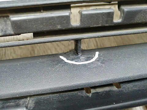 Фотография детали AA046153; Решетка переднего бампера (5G0853677) для Volkswagen Golf/БУ; Оригинал; Р1, Мелкий дефект; . Фото номер 6