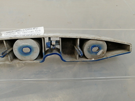 AA044260; Кронштейн переднего бампера левый (4M51-17D959-AF) для Ford Focus/БУ; Оригинал; Р1, Мелкий дефект; 