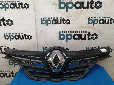 Решетка радиатора Renault Kaptur 2016- 2020, б/у, фото 1