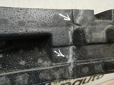 Фотография детали AA037636; Абсорбер переднего бампера (52611-60090) для Toyota Land Cruiser 200 рест. (2012 — 2015)/БУ; Оригинал; Р1, Мелкий дефект; . Фото номер 8