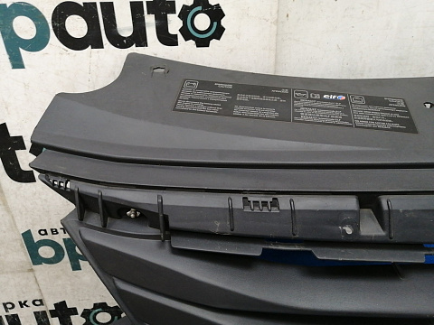 Фотография детали AA032848; Решетка радиатора (8200752748) для Renault Logan I рест. (2009-2015)/БУ; Оригинал; Р1, Мелкий дефект; . Фото номер 2