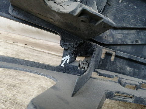 Фотография детали AA024646; Бампер передний; без паркт.; под омыват. (3C0807221A) для Volkswagen Passat/БУ; Оригинал; Р1, Мелкий дефект; . Фото номер 17