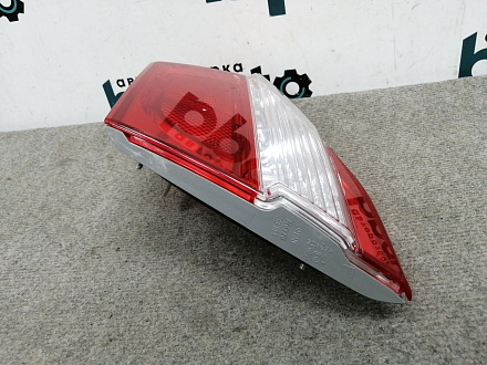 AA011764; Фонарь внутренний правый, в крышку баг. (81581-33220) для Toyota Camry 50 (2012 — 2014)/БУ; Оригинал; Р2, Удовлетворительное; 