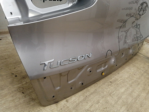 Фотография детали AA037907; Крышка багажника (73700-D3580) для Hyundai Tucson III рест.  (2018-2021)/БУ; Оригинал; Р2, Удовлетворительное; . Фото номер 5
