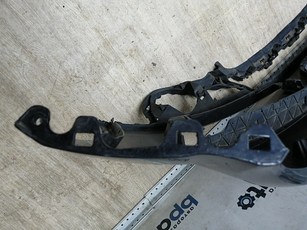 AA045530; Бампер передний; под паркт.; под омыват. (4L0 807 437 H) для Audi Q7 I рест. (2010-2015)/БУ; Оригинал; Р1, Мелкий дефект; 