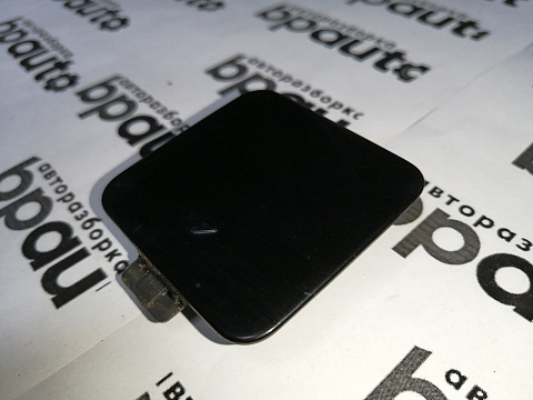 Фотография детали AA045311; Заглушка буксир.крюка переднего бампера (51117033700) для BMW 5 серия Е60 Е61/БУ; Оригинал; Р1, Мелкий дефект; . Фото номер 4