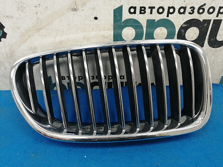 AA034161; Решетка радиатора правая, 12 перемычек (51137200728) для BMW 5 серия F10 F11/БУ; Оригинал; Р1, Мелкий дефект; 