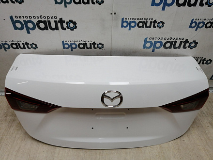 AA045243; Крышка багажника (BHY1-5261X) для Mazda 3 BM/БУ; Оригинал; Р1, Мелкий дефект;