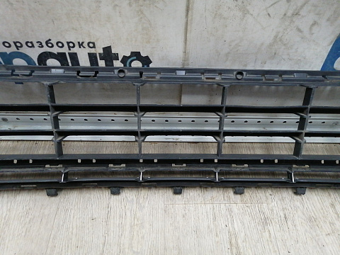 Фотография детали AA046153; Решетка переднего бампера (5G0853677) для Volkswagen Golf/БУ; Оригинал; Р1, Мелкий дефект; . Фото номер 12