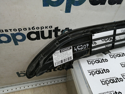 AA045207; Решетка переднего бампера верхняя; без камер. (53112-42100) для Toyota Rav4 40 рест. (2015 — 2019)/БУ; Оригинал; Р1, Мелкий дефект; 