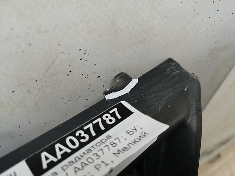 Фотография детали AA037787; Решетка радиатора (8450091244) для Lada Largus I (2012 — 2021)/БУ; Оригинал; Р1, Мелкий дефект; . Фото номер 7
