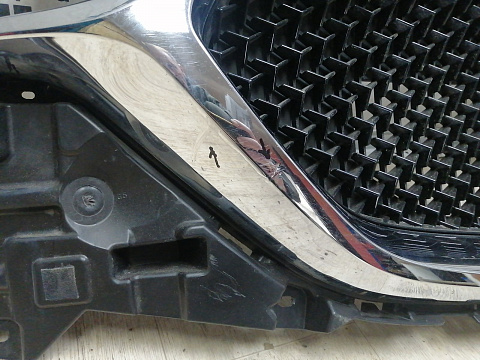 Фотография детали AA028260; Решетка радиатора (KB8B-50712) для Mazda CX-5 II (2017-2021)/БУ; Оригинал; Р2, Удовлетворительное; . Фото номер 10