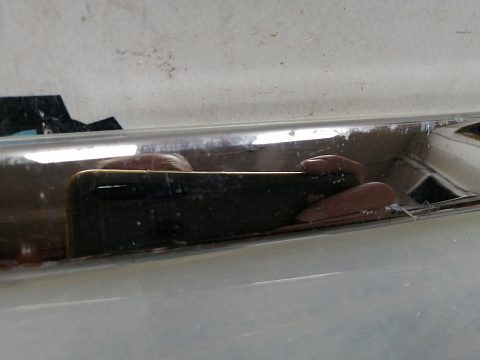 Фотография детали AA045574; Молдинг крышки багажника, нижний хром (90816-1BA0A) для Infiniti/БУ; Оригинал; Р1, Мелкий дефект; . Фото номер 3