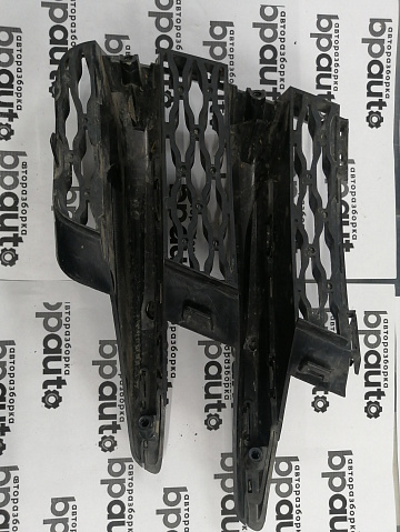 Фотография детали AA045547; Решетка переднего бампера левая (J8A2-17E852-AB) для Land Rover Range Rover Velar L560 (2017 - 2023)/БУ; Оригинал; Р1, Мелкий дефект; . Фото номер 7