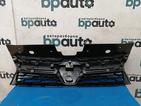 Фотография детали AA038843; Решетка радиатора (623103564R) для Renault Duster I рест. (2015-2021)/БУ; Оригинал; Р1, Мелкий дефект; . Фото номер 11