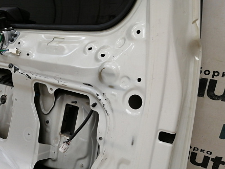AA037256; Крышка багажника (67005-60F90) для Toyota Land Cruiser Prado 150 рест. (2013 — 2017)/БУ; Оригинал; Р1, Мелкий дефект; (070) Белый перламутр 3х. сл.