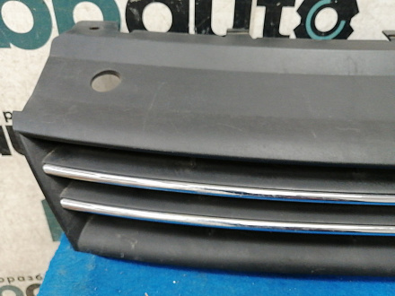 AA033599; Решетка радиатора (6RU853653) для Volkswagen Polo V Sedan (2010-2014)/БУ; Оригинал; Р2, Удовлетворительное; 