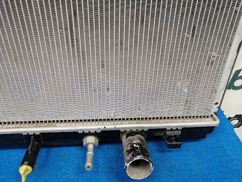 Фотография детали AA037837; Радиатор охлаждения (16400-38200) для Lexus LS IV (2006- 2009)/БУ; Оригинал; Р1, Мелкий дефект; . Фото номер 3