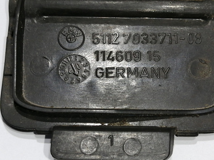 AA044638; Заглушка буксир. крюка заднего бампера (51127033711) для BMW 5 серия V Sedan (Е60) (2002-2007)/БУ; Оригинал; Р1, Мелкий дефект; 