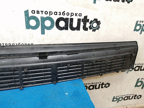 Фотография детали AA035851; Накладка заднего бампера (52162-60040)/БУ; Оригинал; Р1, Мелкий дефект; . Фото номер 5