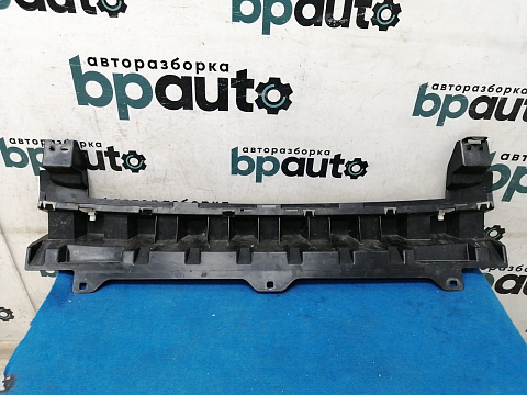 Фотография детали AA017945; Кронштейн заднего бампера центральный (J8A2-17A793-AD) для Land Rover Range Rover Velar L560 (2017 - 2023)/БУ; Оригинал; Р1, Мелкий дефект; . Фото номер 4