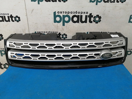 AA017442; Решетка радиатора (FK72-BA100-CAW) для Land Rover Discovery Sport I (2014 - 2019)/БУ; Оригинал; Р1, Мелкий дефект; 