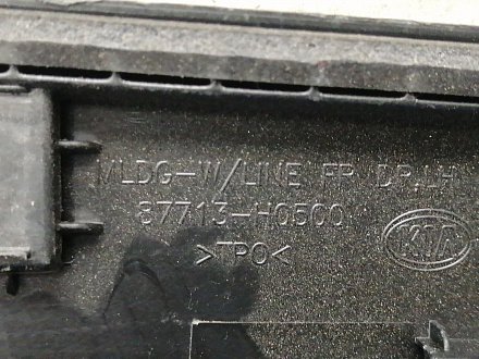 AA035756; Накладка на дверь передняя левая (87713-H0500) для Kia Rio IV X-Line HB (2017- 2020)/БУ; Оригинал; Р1, Мелкий дефект; 