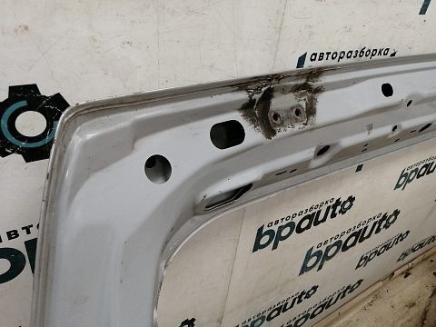 Фотография детали AA037972; Крышка багажника, без спойленра (73700-2B030) для Hyundai Santa Fe/БУ; Оригинал; Р2, Удовлетворительное; . Фото номер 15