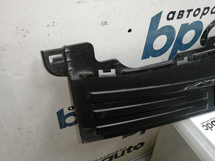 AA045210; Накладка заднего бампера, широкая (52162-60090 /50) для Toyota Land Cruiser Prado/БУ; Оригинал; Р1, Мелкий дефект;