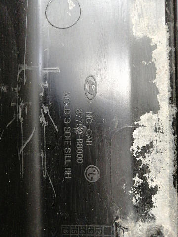 Фотография детали AA035222; Накладка порога правая (87752-B8000) для Hyundai Santa Fe Grand/БУ; Оригинал; Р1, Мелкий дефект; . Фото номер 14