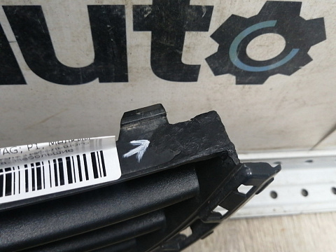 Фотография детали AA045113; Решетка переднего бампера (5K0853677) для Volkswagen Golf/БУ; Оригинал; Р1, Мелкий дефект; . Фото номер 10