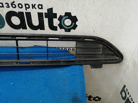 AA030971; Решетка переднего бампера верхняя; под камер. (53112-42110) для Toyota Rav4 40 рест. (2015 — 2019)/БУ; Оригинал; Р2, Удовлетворительное; 