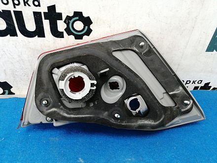 AA021265; Фонарь внутренний правый, в крышку баг. (81581-33220) для Toyota Camry 50 (2012 — 2014)/БУ; Оригинал; Р2, Удовлетворительное; 
