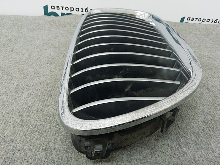 AA004497; Решетка радиатора правая, 12 перемычек (51137200728) для BMW 5 серия F10 F11/БУ; Оригинал; Р1, Мелкий дефект; 
