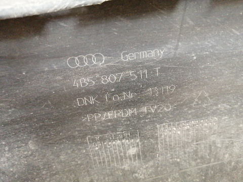 Фотография детали AA000515; Бампер задний; без паркт. (4B5807511T) для Audi A6 II (C5) рест. (2001-2004)/БУ; Оригинал; Р1, Мелкий дефект; . Фото номер 21