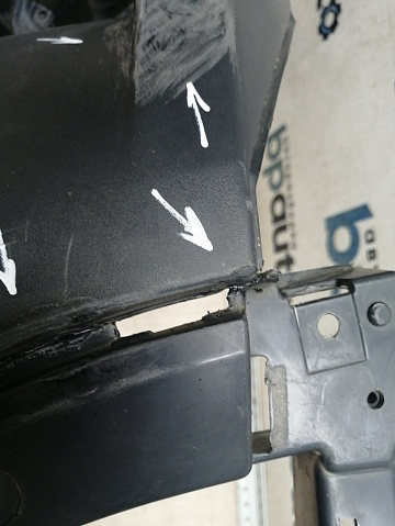 Фотография детали AA045734; Бампер передний; без паркт.; без омыват. (2E0807103) для Volkswagen Crafter (2006-2016)/БУ; Оригинал; Р1, Мелкий дефект; . Фото номер 7