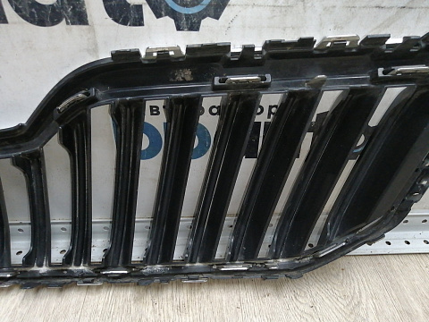 Фотография детали AA045112; Решетка радиатора (5L0853668B) для Skoda Yeti I рест. (2013-2018)/БУ; Оригинал; Р2, Удовлетворительное; . Фото номер 24