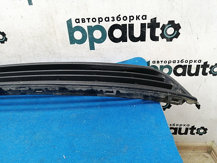 AA025335; Решетка переднего бампера (6RU853677) для Volkswagen Polo V Sedan (2010-2014)/БУ; Оригинал; Р1, Мелкий дефект; 