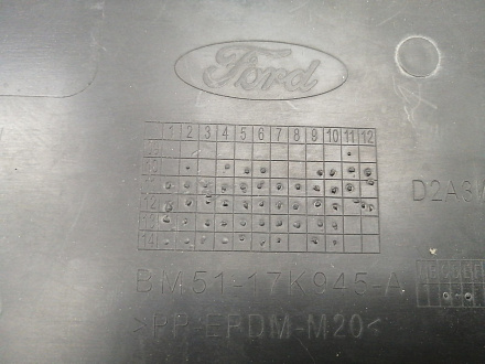 AA033603; Решетка переднего бампера центральная, матовая (BM51-17K945-A) для Ford Focus/БУ; Оригинал; Р1, Мелкий дефект; 