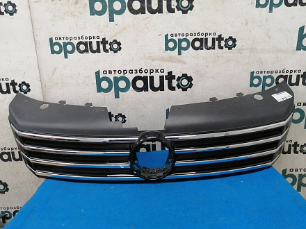 Решетка радиатора Фольксваген Passat B7 Wagon 2011- 2014, б/у, фото 1
