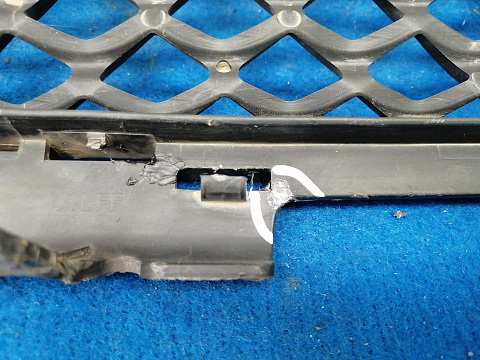 Фотография детали AA033609; Решетка радиатора (6M21-8200-AE) для Ford Galaxy II (2006-2010)/БУ; Оригинал; Р1, Мелкий дефект; . Фото номер 12