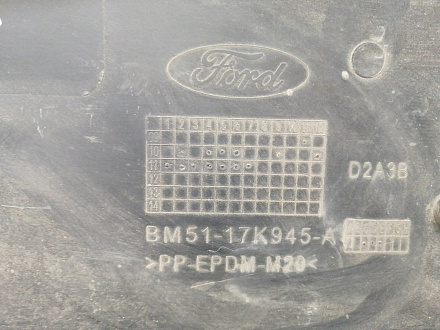AA032235; Решетка переднего бампера центральная, матовая (BM51-17K945-A) для Ford Focus/БУ; Оригинал; Р1, Мелкий дефект; 
